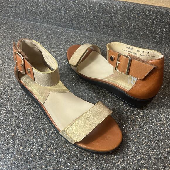 Gravity Defyer Sandals Gold/Brown Womens Sz 7M Leather Ankle Strap Open Toe Snap - Picture 3 of 11